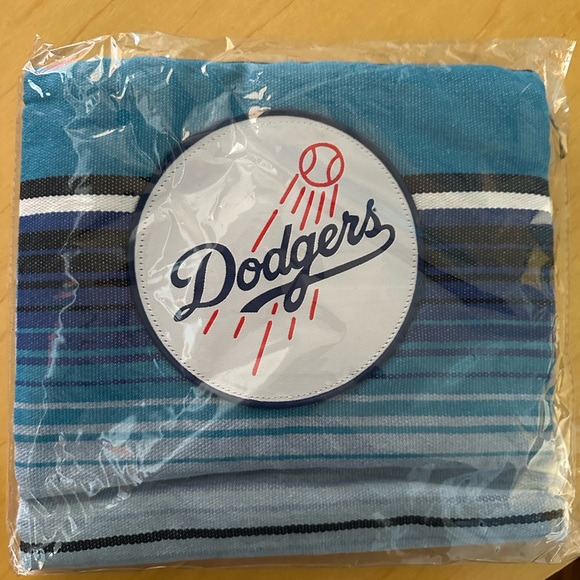 Dodgers Mexican heritage night Poncho - Picture 2 of 2